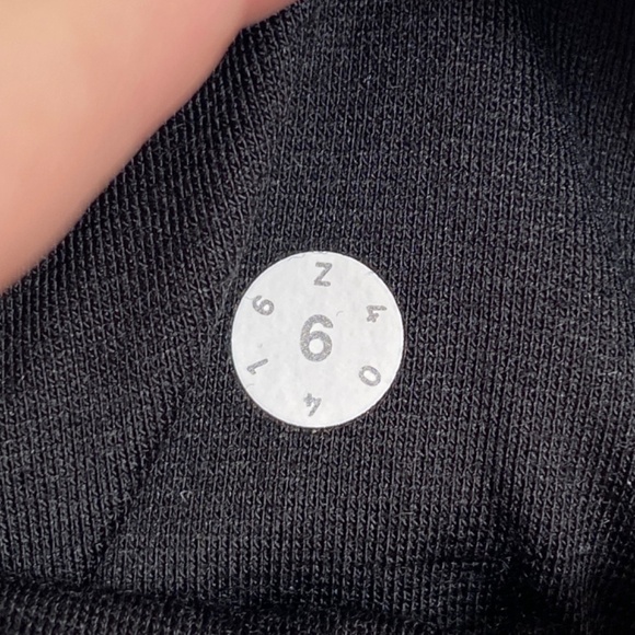 Lululemon Free Runner Crop Size 6 Gray - Picture 10 of 13